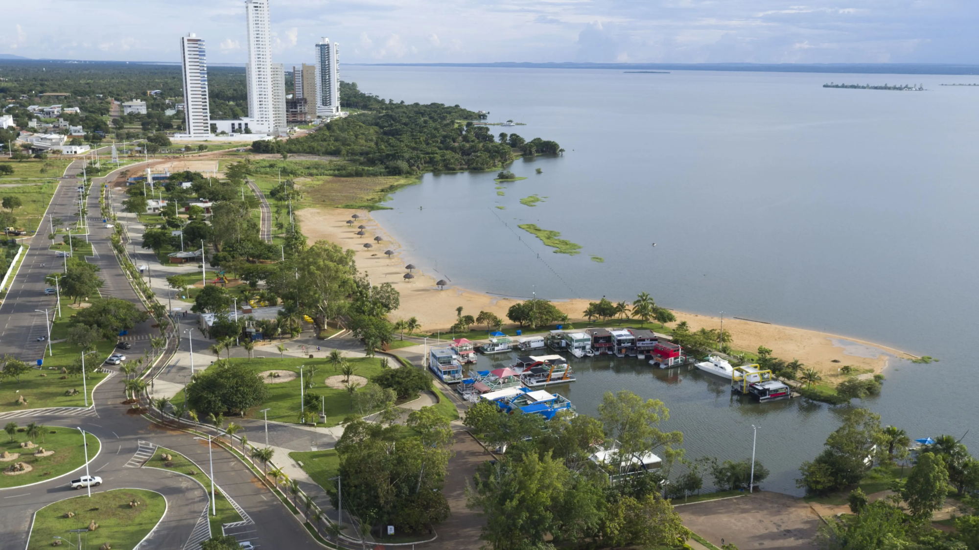 Flavioandre_Praia_Rio_Tocantins_Orla_Palmas_TO_(27234524198) (1)