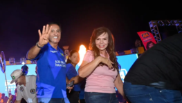Na Grande Reunião de Encerramento, Gaguim discursou ao lado da mãe, Ivone Tomazini, a Dona Ivone, e da esposa Rose Amorim, que o acompanharam em diferentes momentos da campanha - 5