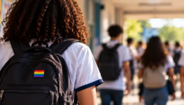 Corredor Escolar com Orgulho e Inclusão